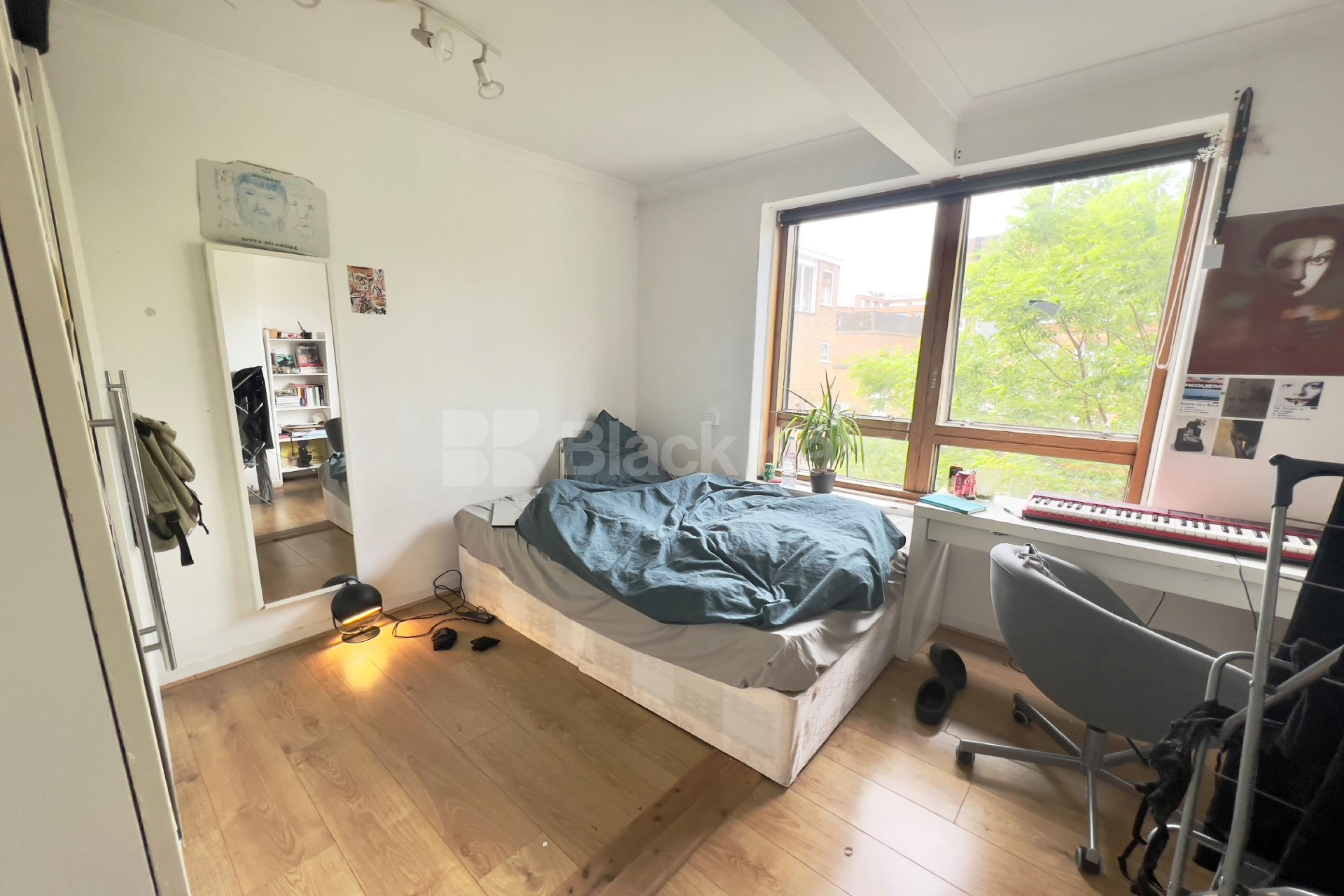 Superbly located & neutrally decorated throughout with wooden floors Brandon Street , Elephant and Castle SE17